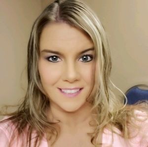 Meet your Posher, Lorrie